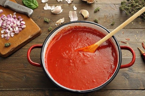 does adding tomato paste to sauce make it tastier