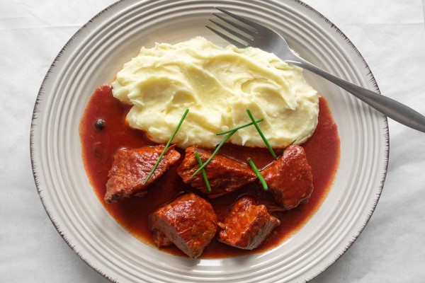 how beef stew with tomato paste is prepared